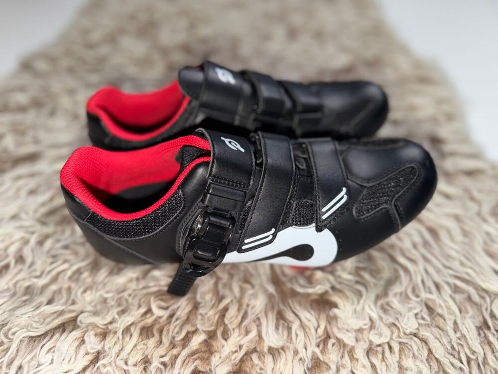 Peloton black & red cycling shoes